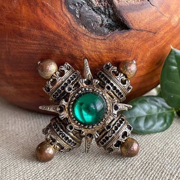 Vintage Jewelry - Vintage Green Cabochon Maltese Cross Brooch